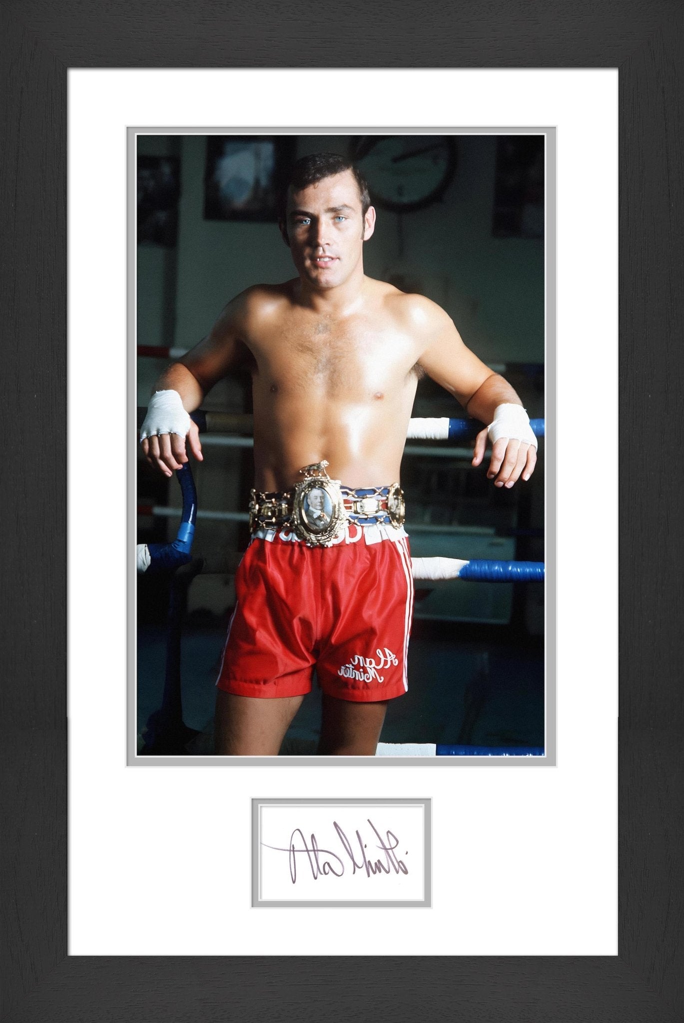 Alan Minter Signed White Card Framed Display - Memorabilia Framers Shop